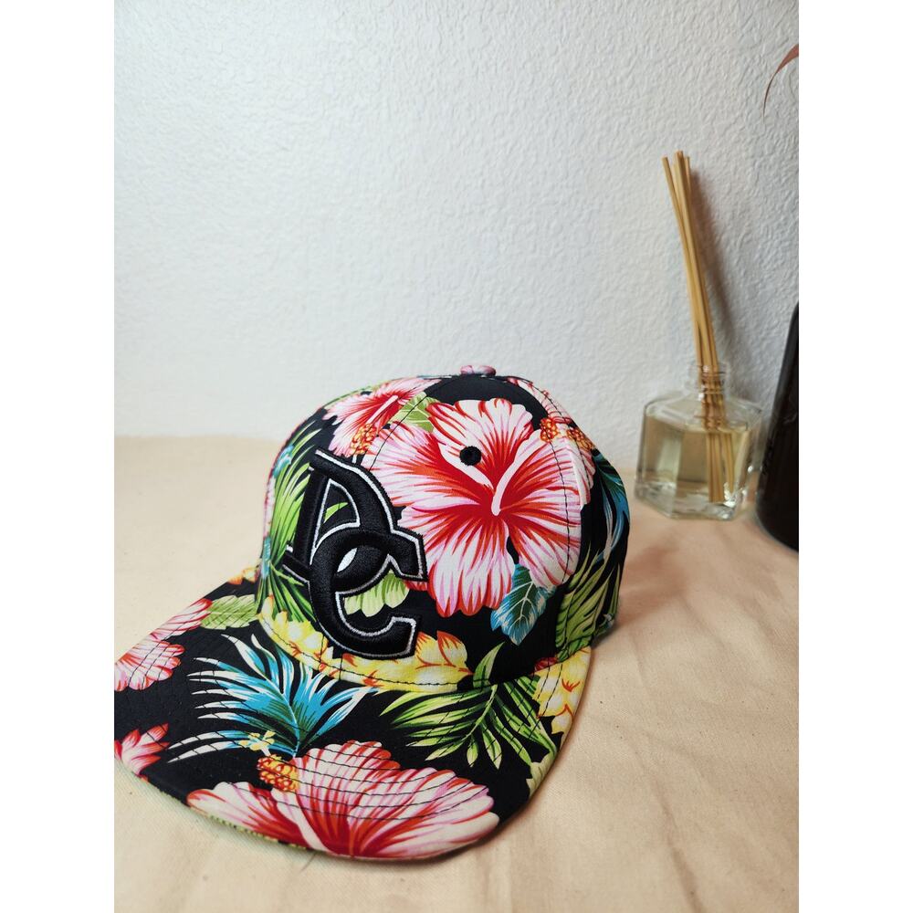 DC‎ One Snapback Hat Tropical Floral Print Cap Adjustable Flat Bill DC Logo